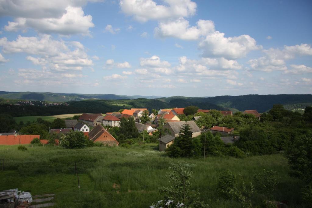 Orli Hnizdo At Chateau Novak Krivoklat Exterior photo